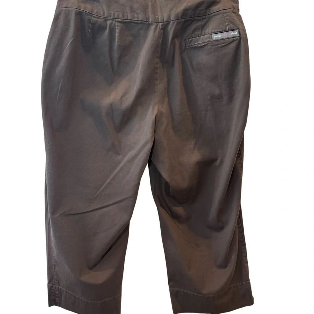 Avenue Brown Women's Capris, Size 16 - Picture 3 of 11